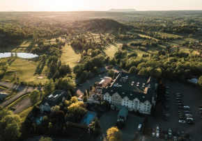 Гостиница Hotel Chateau Bromont  Бромон